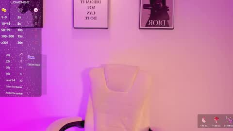 Snapshot of lizzyponcee chatting on October 26, 12:33 pm lizzyponcee online show from October 26, 12:33 pm