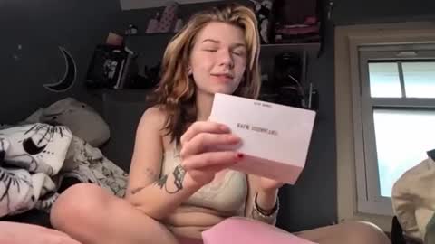 lizzybunny online show from December 27, 2:01 pm