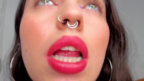 Llanna online show from February 19, 7:06 am