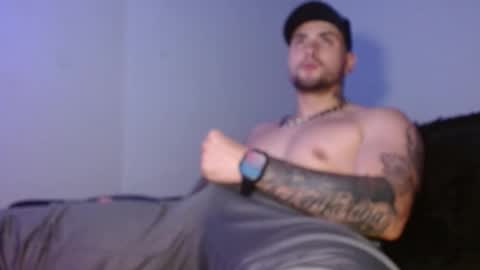Snapshot of lliamm_2 chatting on October 11, 4:33 am lliamm 2 online show from October 11, 4:33 am