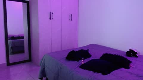 lliamm 2 online show from April 12, 6:07 am