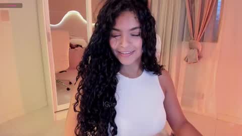 Snapshot of lm_kloeeh chatting on March 8, 11:18 pm Kloe see you 28-11 to celebrate my birthday online show from March 8, 11:18 pm