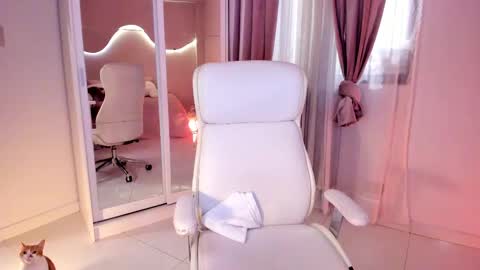 Snapshot of lm_kloeeh chatting on March 11, 2:21 am Kloe see you 28-11 to celebrate my birthday online show from March 11, 2:21 am