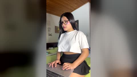 Snapshot of lnca6d chatting on April 7, 3:40 am launx18 online show from April 7, 3:40 am