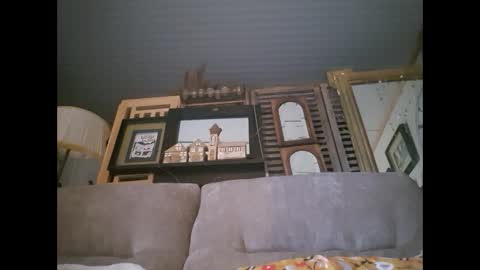 Snapshot of lo82 chatting on February 10, 1:37 pm Lo82 online show from February 10, 1:37 pm