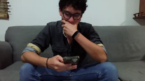 Snapshot of lobomx19 chatting on December 4, 2:42 am Lobo online show from December 4, 2:42 am