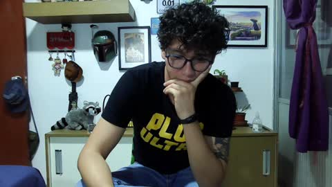 Snapshot of lobomx19 chatting on December 6, 12:23 am Lobo online show from December 6, 12:23 am