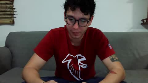 Snapshot of lobomx19 chatting on February 18, 1:43 am Lobo online show from February 18, 1:43 am