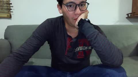 Snapshot of lobomx19 chatting on February 25, 1:41 am Lobo online show from February 25, 1:41 am