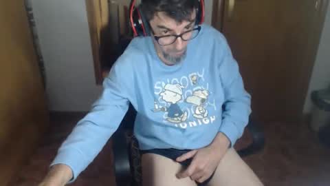 Snapshot of lobosolitario73 chatting on November 13, 1:37 am lobosolitario73 online show from November 13, 1:37 am