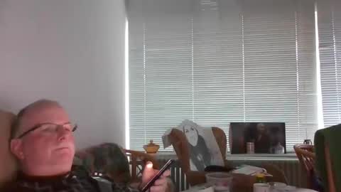 Snapshot of loewe39238 chatting on January 16, 8:43 am loewe39238 online show from January 16, 8:43 am