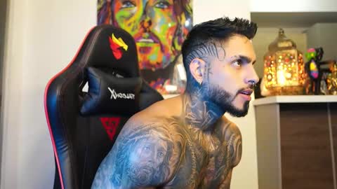 logan_hugh8 online show from September 24, 4:27 am