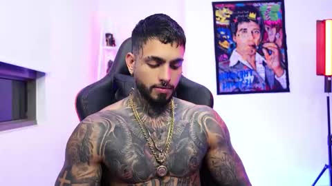 logan_hugh8 online show from November 24, 3:17 am