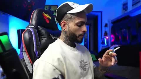 logan_hugh8 online show from February 2, 3:38 am