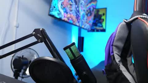 logan_hugh8 online show from February 13, 2:51 am