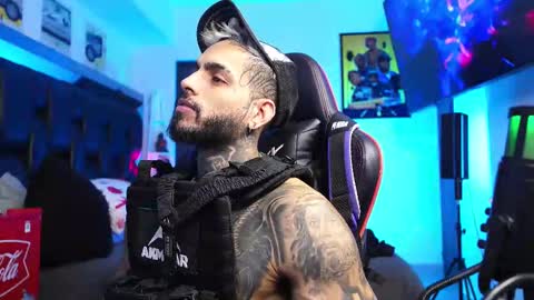 logan_hugh8 online show from February 26, 3:05 am