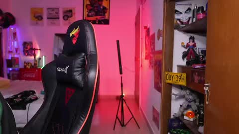 logan_hugh8 online show from April 3, 9:07 am