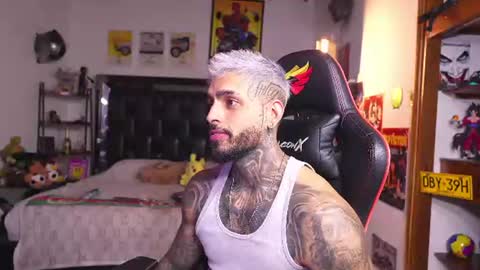 logan_hugh8 online show from July 9, 3:32 am