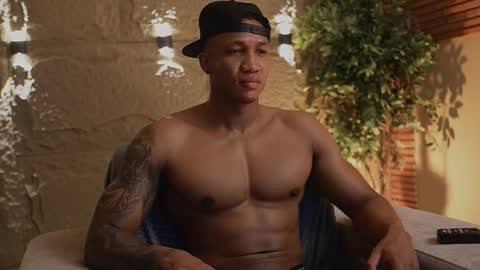 logan_varela online show from November 10, 1:32 pm