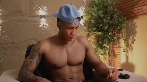 logan_varela online show from November 16, 12:44 pm