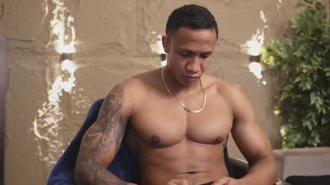 logan_varela online show from December 17, 1:17 pm