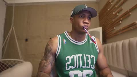 Snapshot of logan_varela chatting on March 23, 2:10 pm logan_varela online show from March 23, 2:10 pm