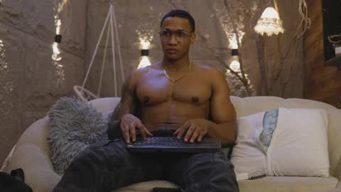 Snapshot of logan_varela chatting on March 27, 9:03 pm logan_varela online show from March 27, 9:03 pm