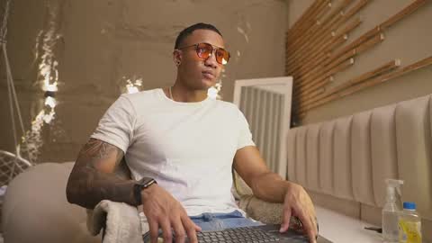 Snapshot of logan_varela chatting on March 29, 3:12 pm logan_varela online show from March 29, 3:12 pm