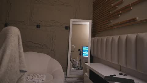 Snapshot of logan_varela chatting on April 1, 1:01 pm logan_varela online show from April 1, 1:01 pm