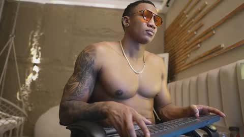 Snapshot of logan_varela chatting on April 15, 4:25 pm logan_varela online show from April 15, 4:25 pm