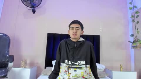 Snapshot of logan_wolf_ chatting on December 16, 12:43 pm Logan online show from December 16, 12:43 pm