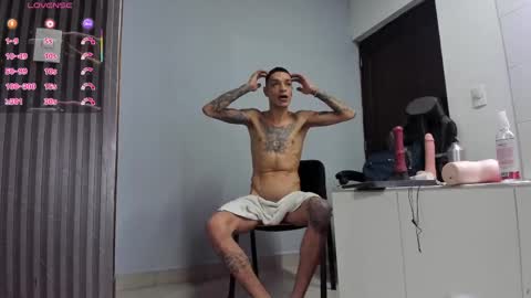 logan_wollff online show from May 28, 11:35 pm