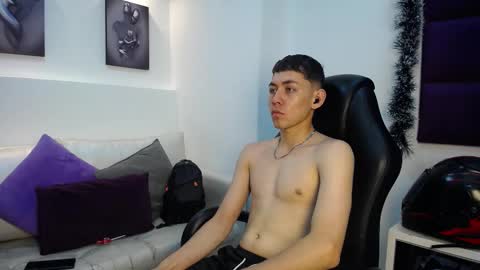 Loganfoster  online show from December 21, 8:16 pm