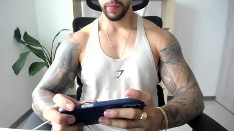 Snapshot of loganhod chatting on May 25, 5:30 pm Logan Wolfp online show from May 25, 5:30 pm