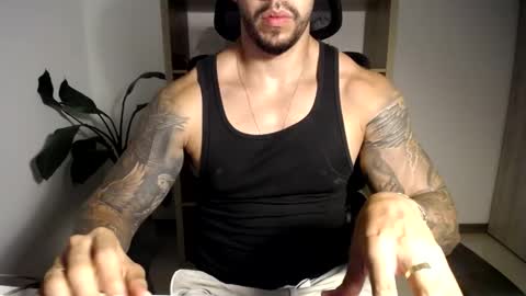 Snapshot of loganhod chatting on June 6, 1:00 am Logan Wolfp online show from June 6, 1:00 am