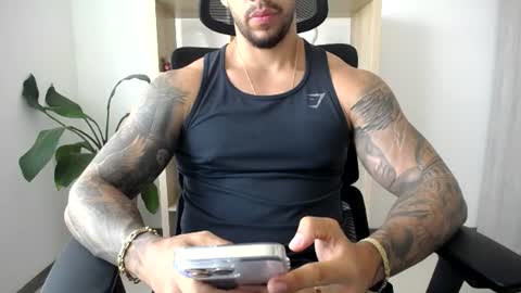 Snapshot of loganhod chatting on June 17, 7:15 pm Logan Wolfp online show from June 17, 7:15 pm