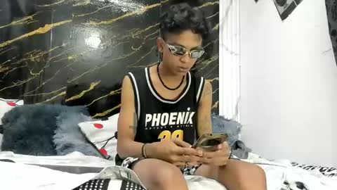 loganjhonson18 online show from May 7, 5:46 am