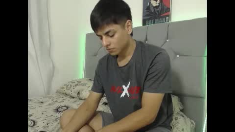 loganjhonson19 online show from April 6, 2:09 am