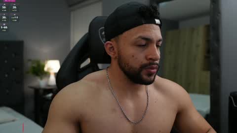 loganmartinx online show from September 18, 11:18 pm