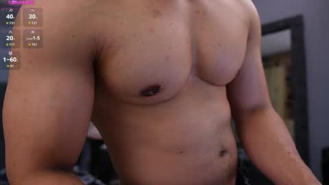 Snapshot of loganmartinx chatting on May 7, 9:42 pm loganmartinx online show from May 7, 9:42 pm