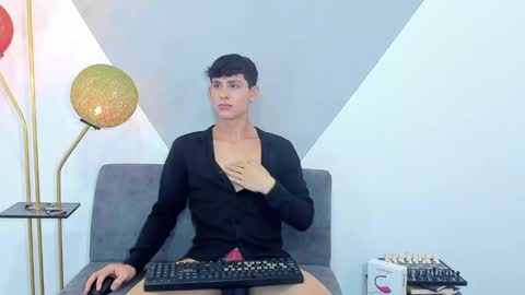 loganoficialx online show from December 6, 8:05 am