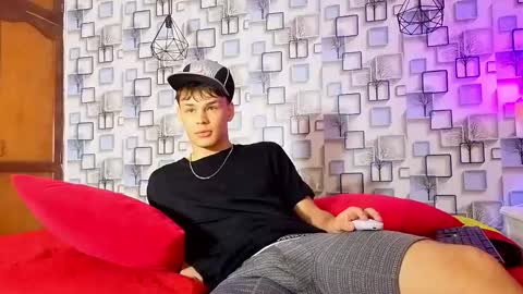 Snapshot of logansteel_ chatting on May 12, 6:54 am logansteel_ online show from May 12, 6:54 am