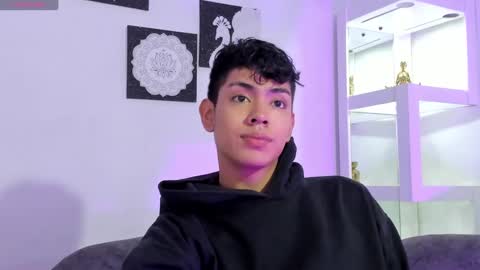 logantwink18 online show from September 9, 12:48 pm