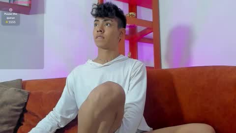 logantwink18 online show from September 20, 9:38 pm