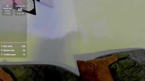 logantwink18 online show from October 5, 7:01 pm