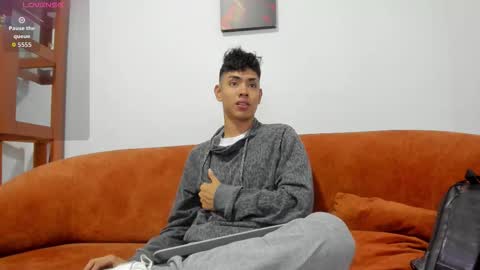 logantwink18 online show from October 22, 10:59 am