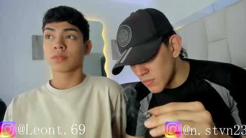 logantwink18 online show from April 7, 1:33 pm