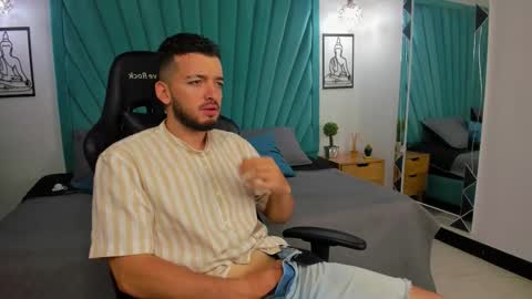 Snapshot of loganwolfjs chatting on February 21, 1:56 pm Logan Wolf online show from February 21, 1:56 pm