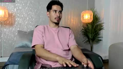 Snapshot of loghan_fox chatting on September 28, 3:34 am Loghan online show from September 28, 3:34 am