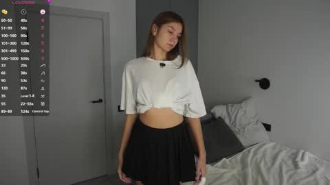 Snapshot of loiskapoi chatting on December 3, 7:23 pm Elza online show from December 3, 7:23 pm